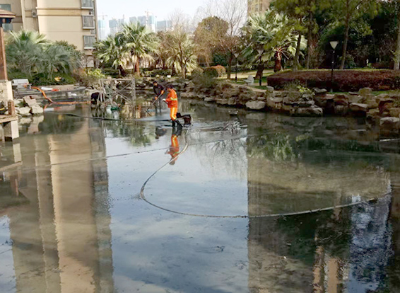 平乐景观池淤泥清理