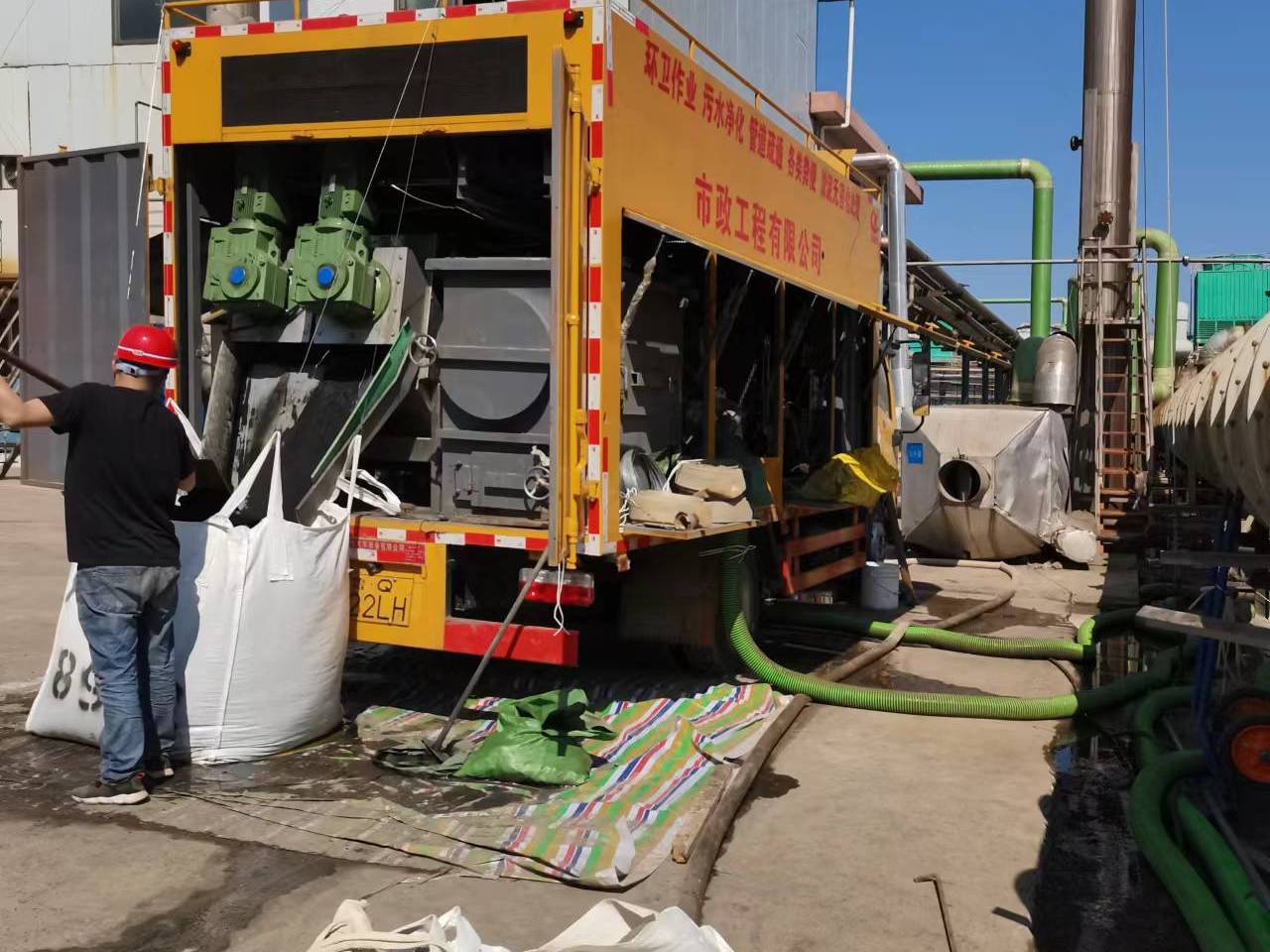 平乐淤泥压干处理